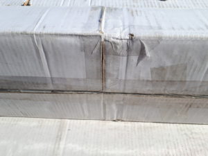 アウトレット　赤系着色ウォールナット　外装破損部分（テープ修正済）