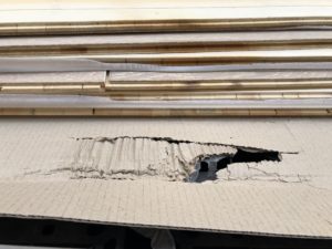ケース破損の様子