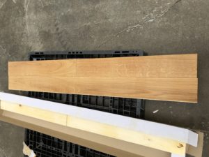 アウトレット　（9ケース売り切り）　オーク　複合　（オイル塗装）　短尺多い　長尺1枚短尺2枚並べています