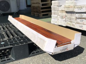 アウトレット　（3ケース売り切り）　カリン　無垢　（ウレタンクリア塗装）　梱包の様子