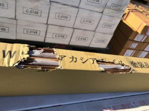 アウトレット　（3ケース売り切り）　アカシア　無垢　（ウレタン着色塗装(チーク色)）　ケース破損補修前（撮影後補修済み）