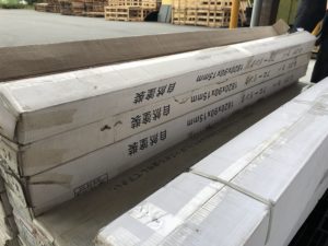 アウトレット　（4ケース売り切り）　カバ　無垢　（自然塗装）　外装の様子