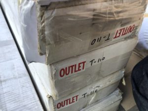 アウトレット　（4ケース売り切り）　チーク　無垢　（ウレタンクリア塗装）　ケース小口