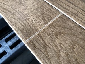 V溝加工部分、塗料が乗っていません